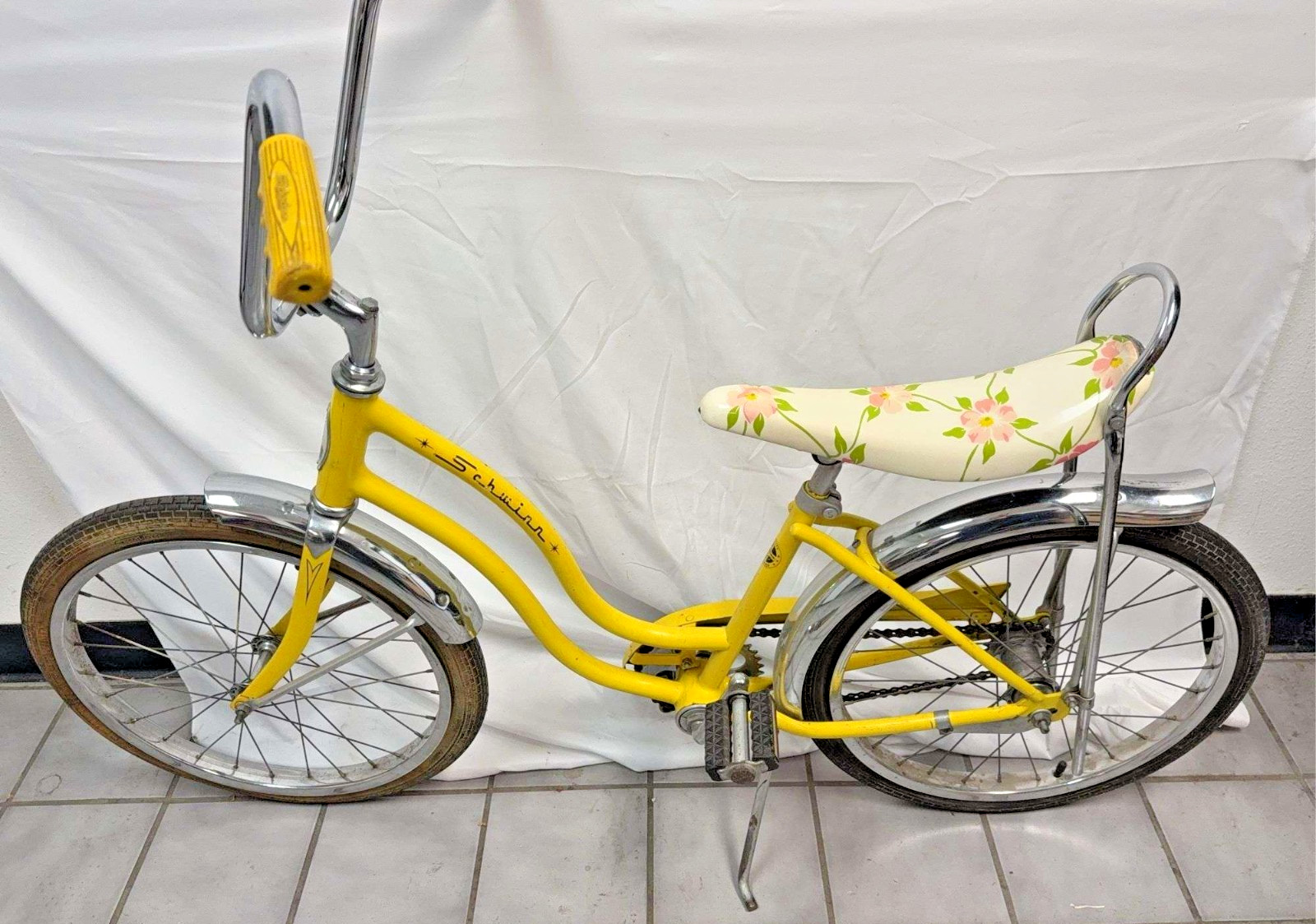 Vintage 1970's Schwinn Yellow Sting-Ray Lil' Chik Bike Bicycle w/ Banana Seat
