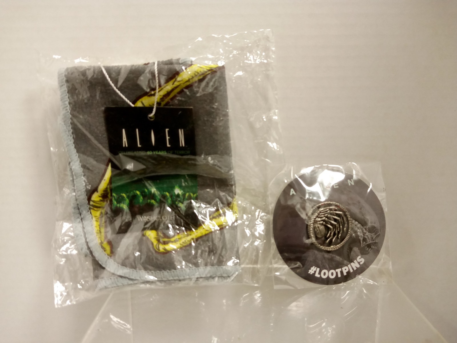 ALIEN MOVIE SHIRT PIN PLUS WASHCLOTH 2018