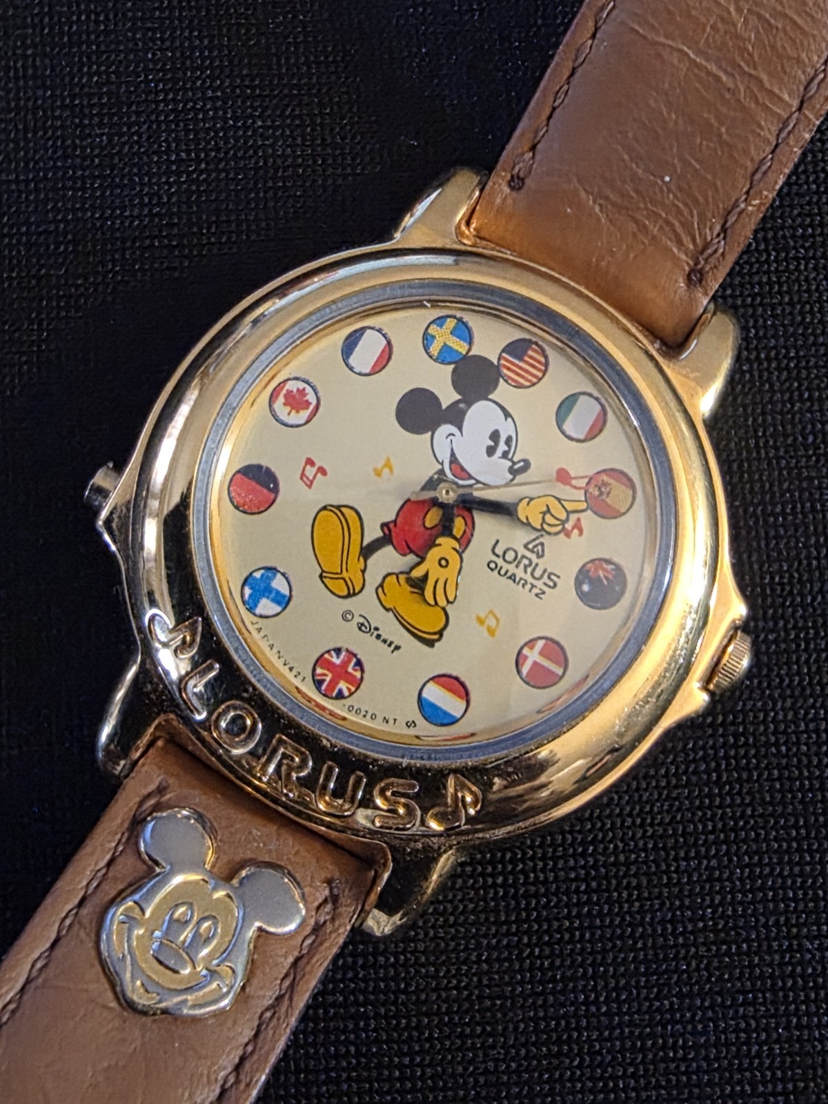 Vintage Lorus Musical Mickey Mouse 33mm Quartz Watch-New Battery WORKS GREAT 