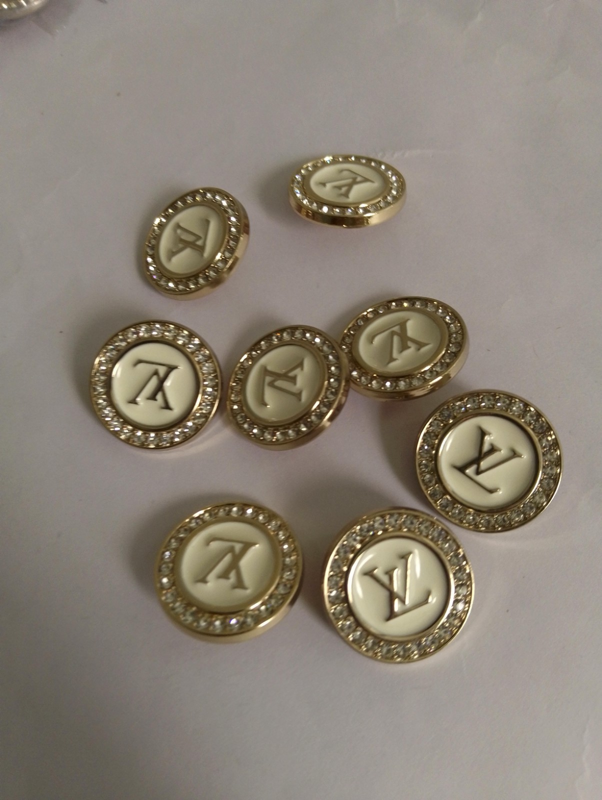 8 PCS LV Logo 22mm Stamped Golden Round Buttons 8 PCS LV Logo 22mm Stamped Golden Round Buttons