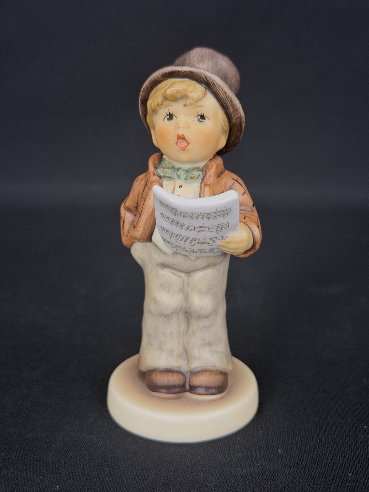 Goebel Hummel Lamplight Caroler 847 No Crazing Mint 