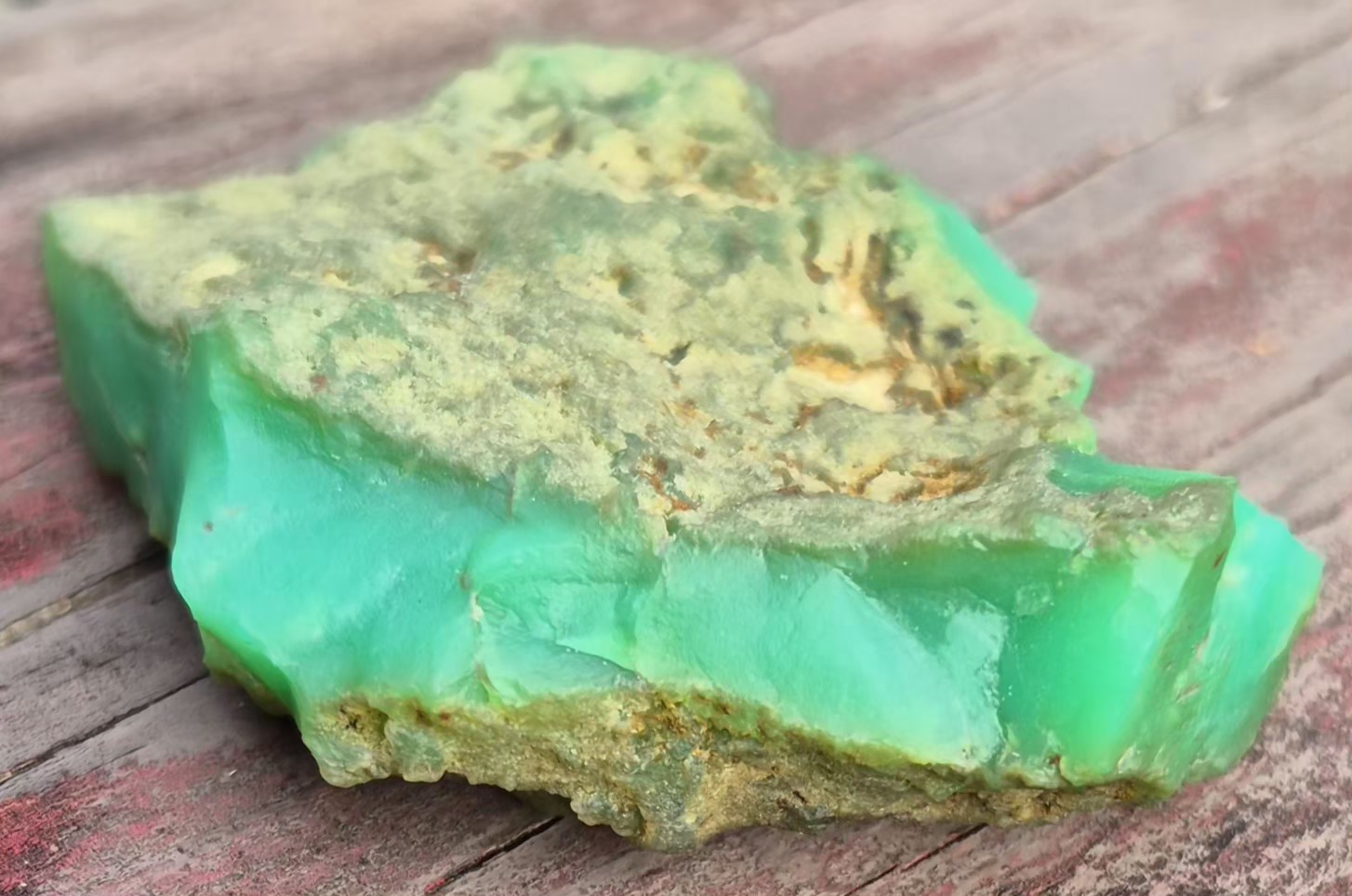 AAA+ GEM QUALITY GREEN MARLBOROUGH CHRYSOPRASE ROUGH From AUSTRALIA (69 grams)