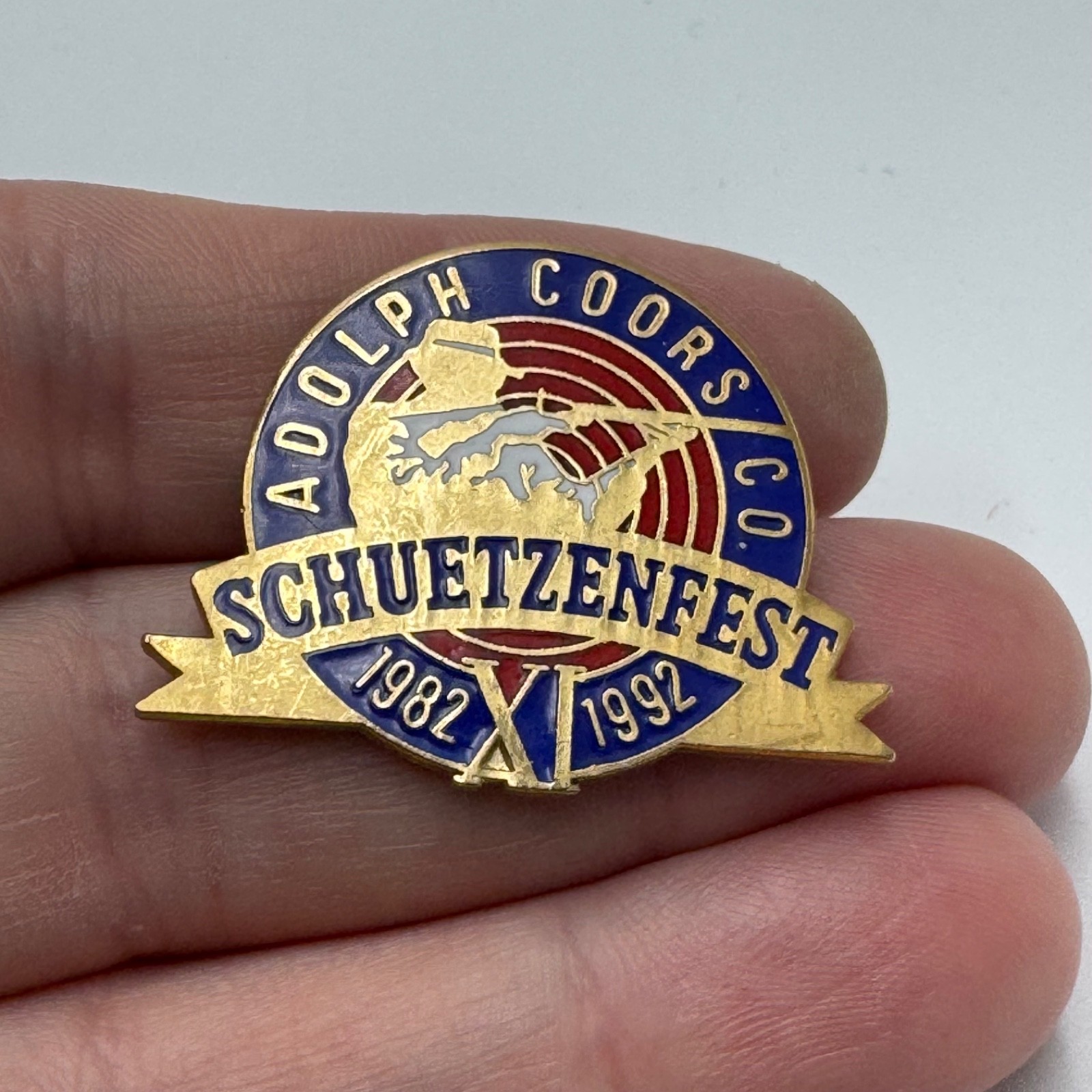 Vintage 1992 Adolph Coors Schuetzenfest Rifle Logo Lapel Pin Gold Tone 10th