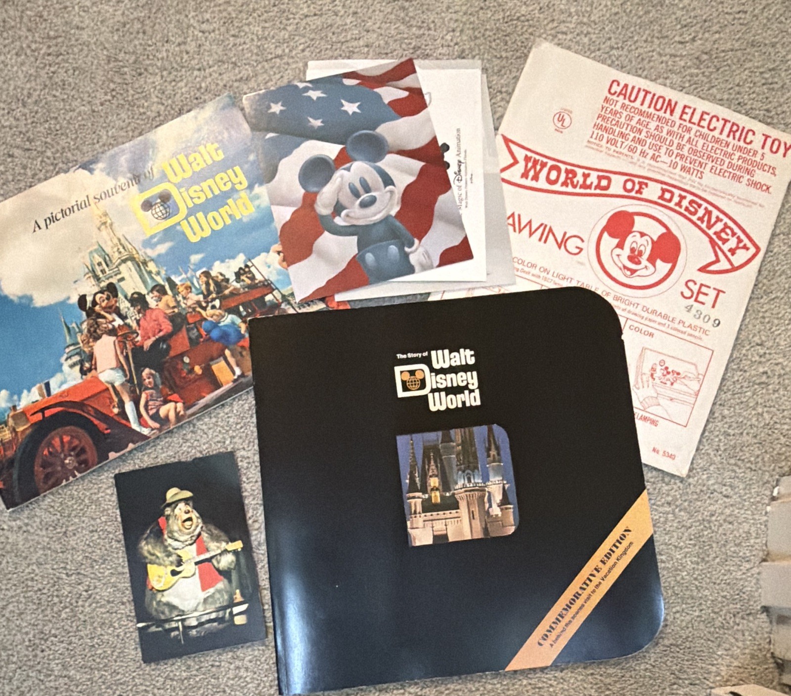 Lot of Vintage 1970s Walt Disney World Merch - Drawing Set, Postcards, Books