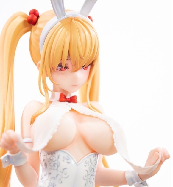 Sayuri Bunny Girl Figure 1/4 Scale 18.11in K pring  PVC NEW w/ Bonus Badge