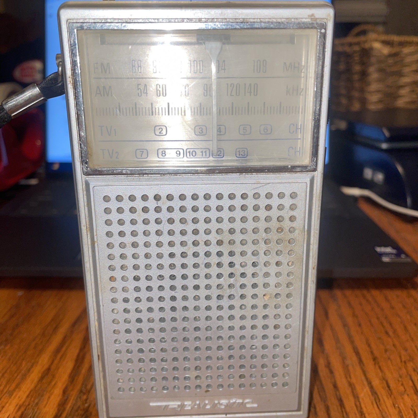 Vintage Transistor Radio Shack Realistic Model 12-613A 9V AM/FM/TV Tested works
