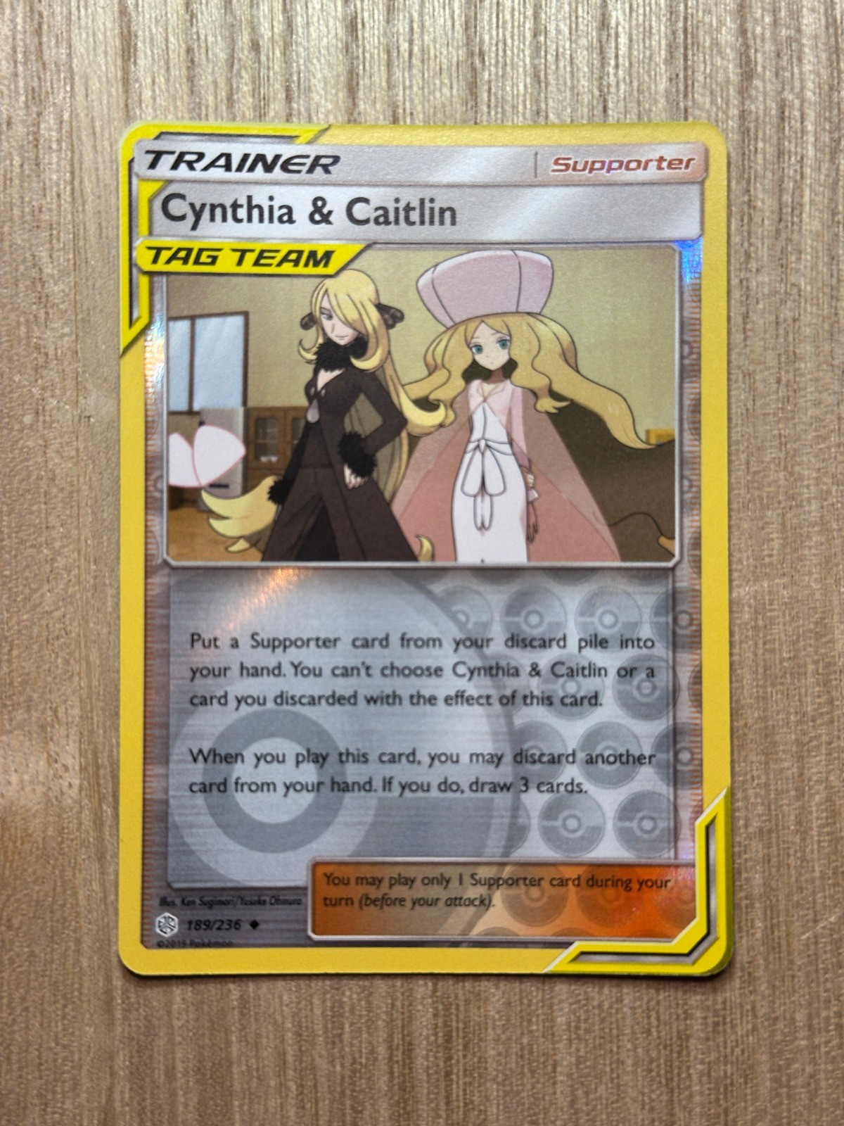 Cynthia & Caitlin Reverse Holo Uncommon SM - Cosmic Eclipse 189/236 NM