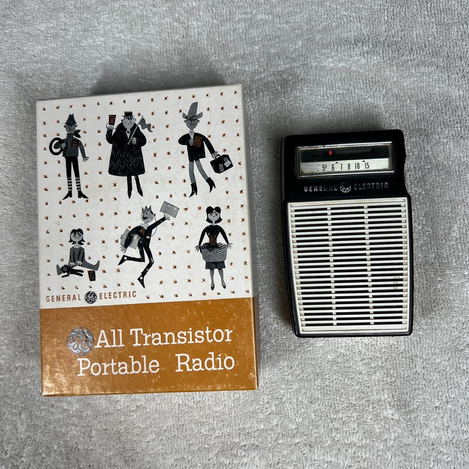 Vintage General Electric Model P820A Radio Original Box Untested
