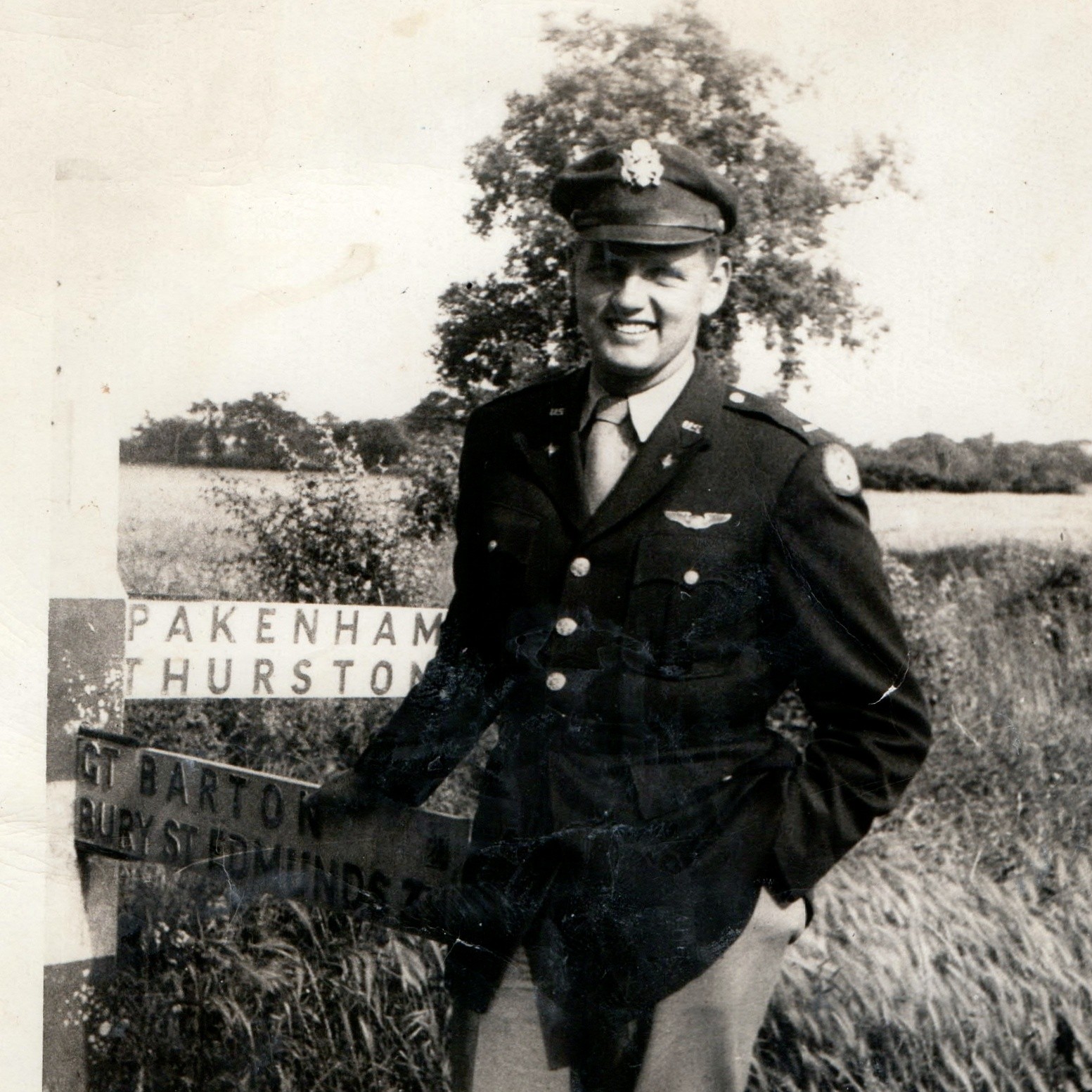 c1940s WWII USAAF 8th Air Force Pilot Snapshot Photo Suffolk England Road Sign