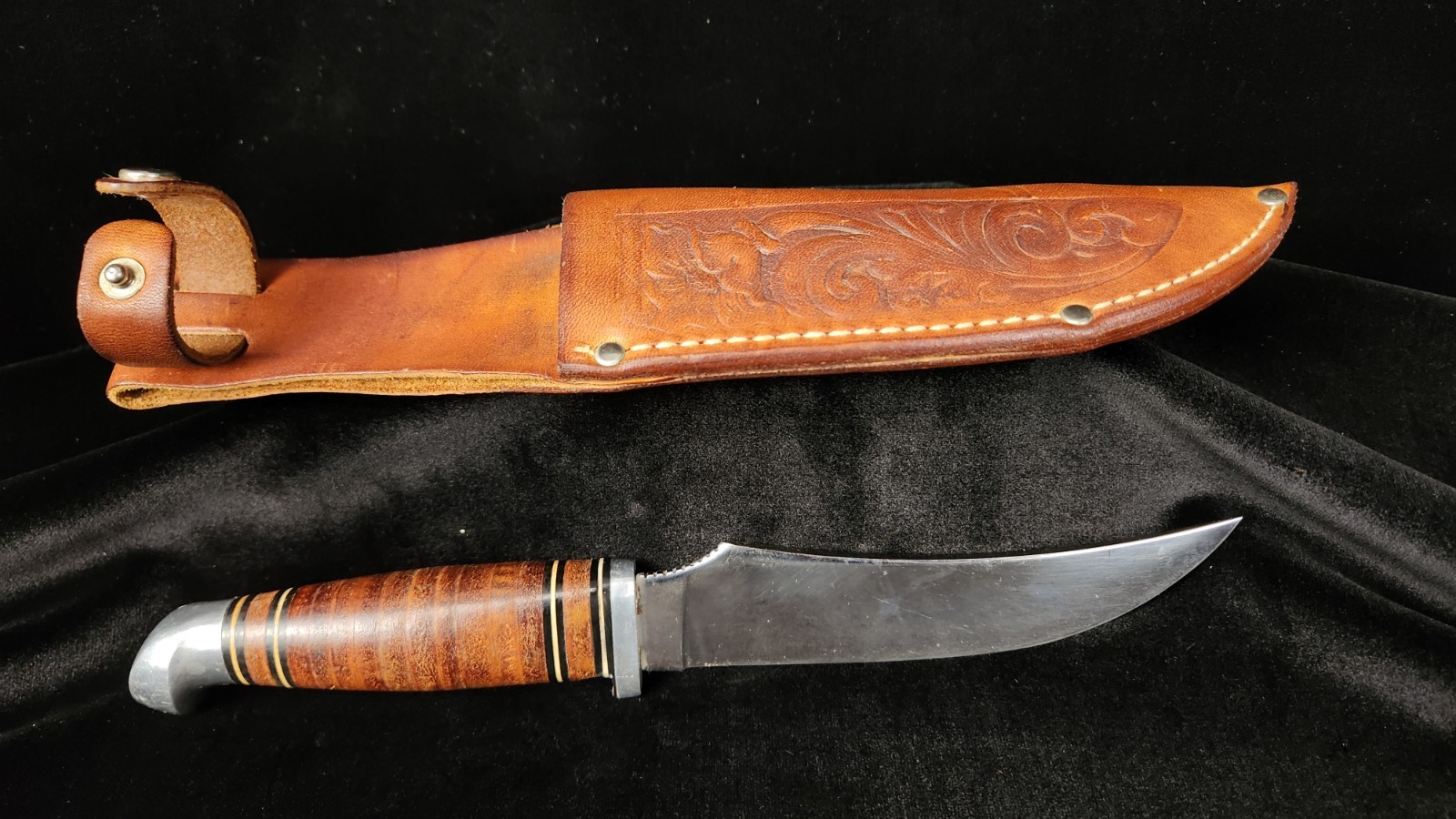 Vintage Robeson 8 USA Fixed Blade Hunting Knife Stacked Leather Tooled Sheath