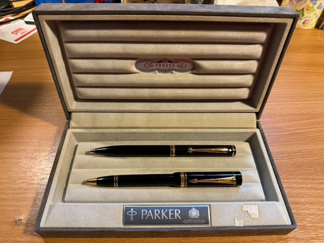 Vintage Parker Duofold Black Gold Ballpoint Pen 2-Piece Set w/ Original Box UK 3