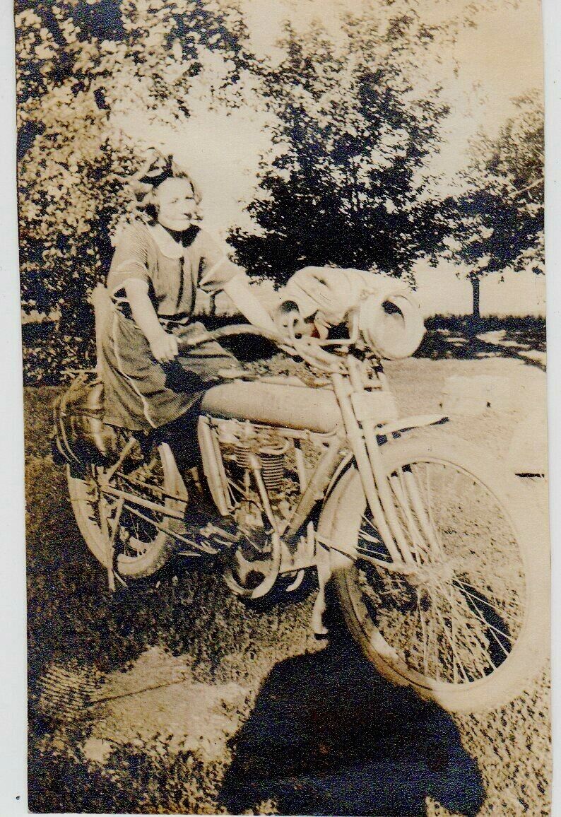 VINTAGE PHOTO WOMAN / GIRL ON  YALE MOTORCYCLE - C. 1910 - 1919