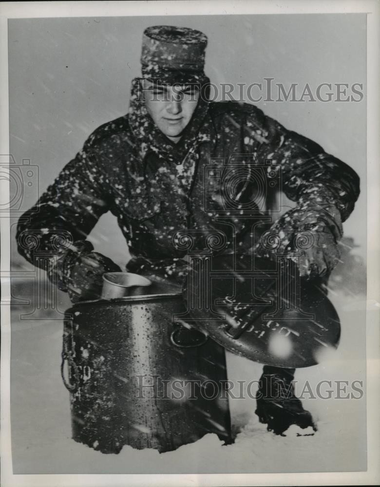 1953 Press Photo Tommy Fleming Takes Break For Hot Coffee at Camp Drum, New York