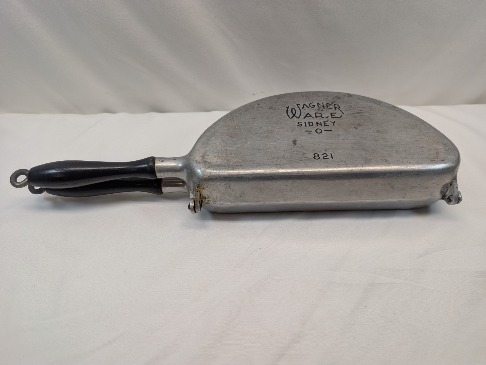 Vintage Wagner Ware Sidney -O- #821 Hinged Omelette Pan Fold Over Maker