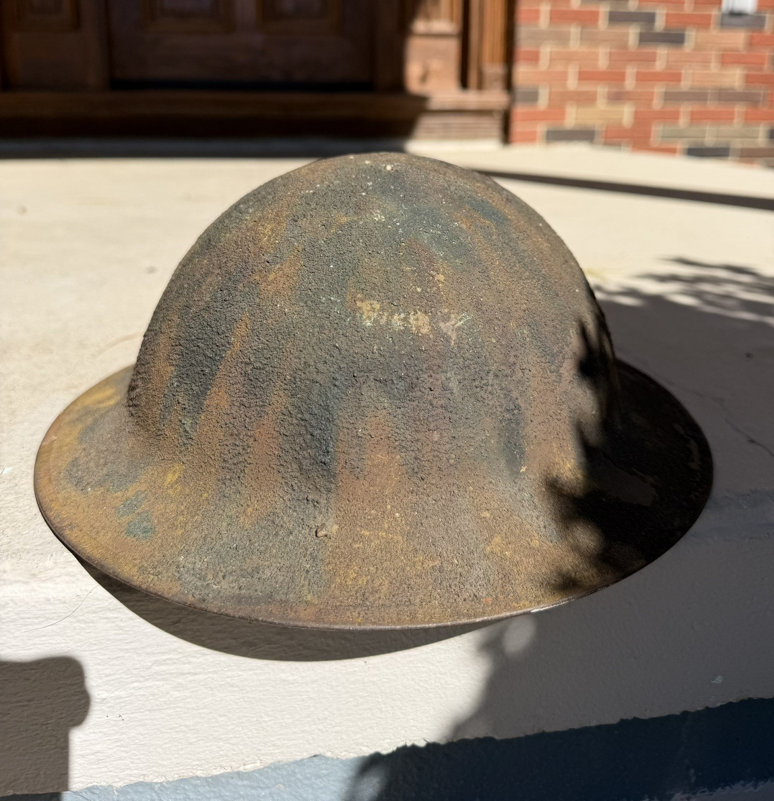 1918 WW1 US Army Doughboy Camo Camouflage Helmet dirt / stones in paint ORIGINAL