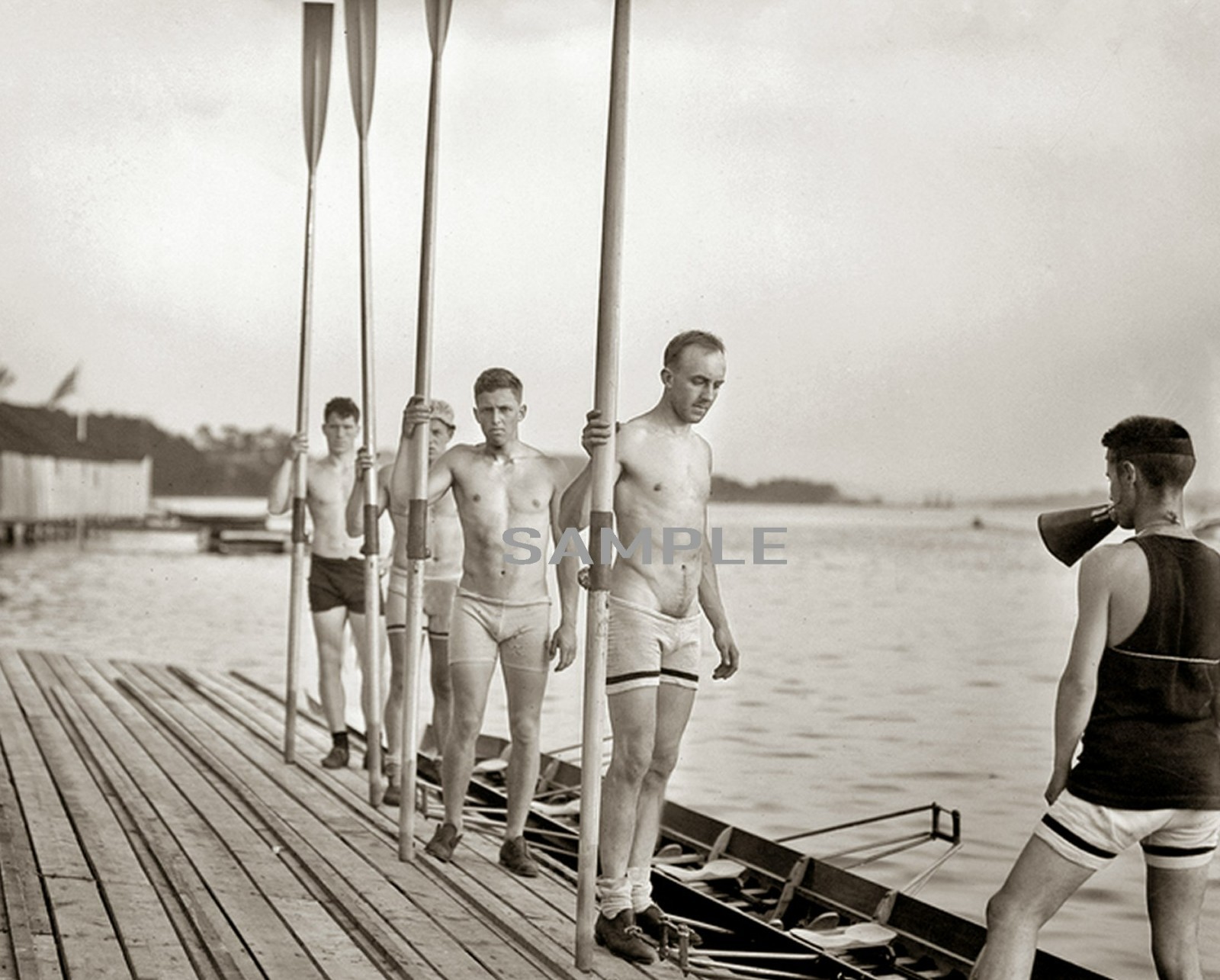 1913 YALE VARSITY ROWERS AT BOAT HOUSE  8.5x11 PHOTO