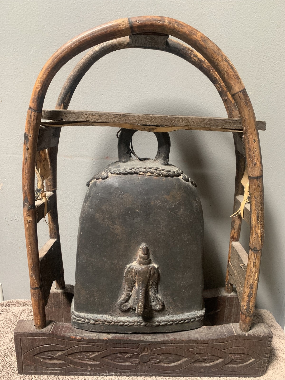 Beautiful Antique Vintage KAREN HILL TRIBE Elephant Bell Carved Wood Stand Hide