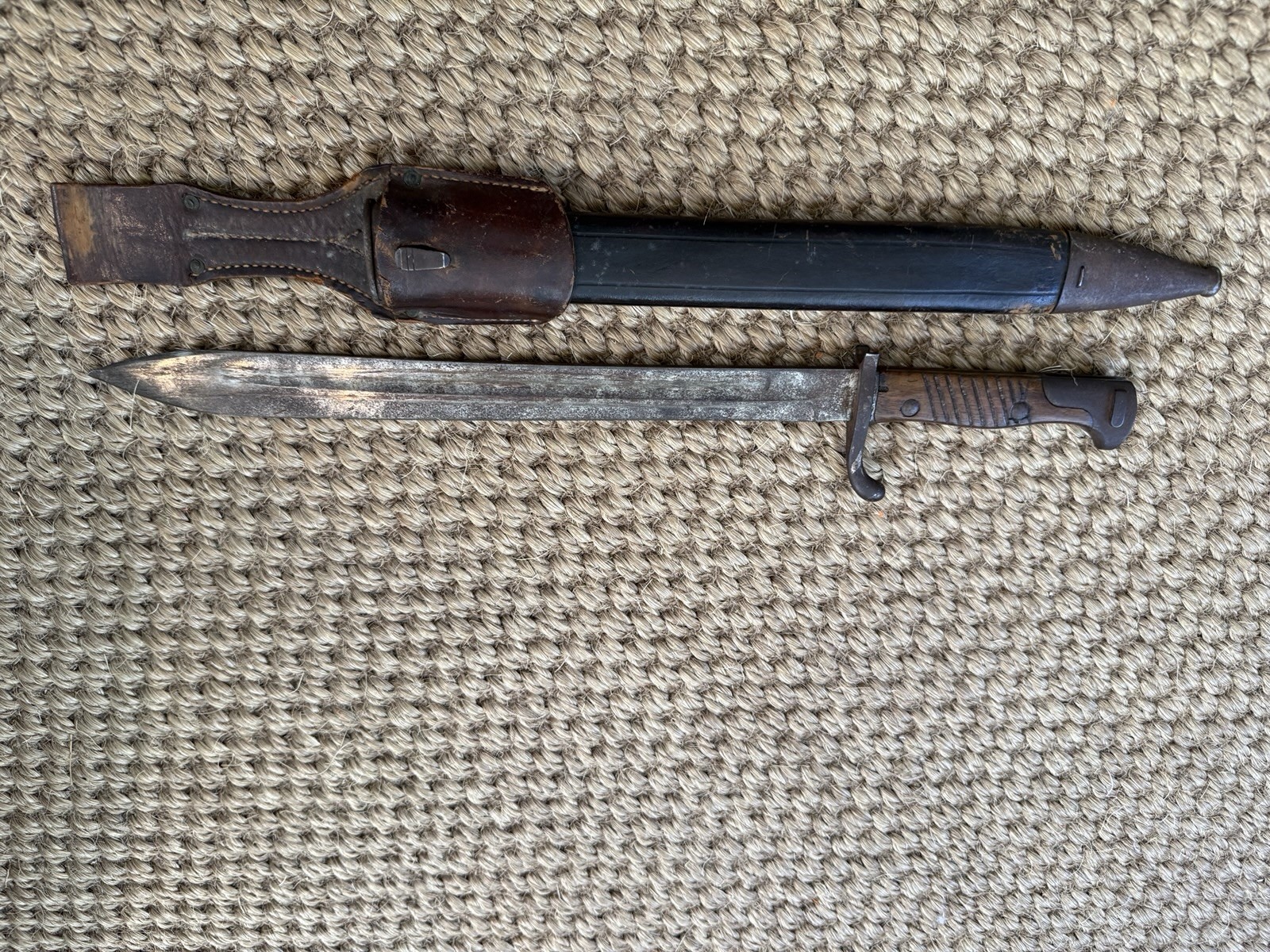 WWI German S98/05 n.A. Butcher Bayonet WKC Solingen Scabbard Leather Frog