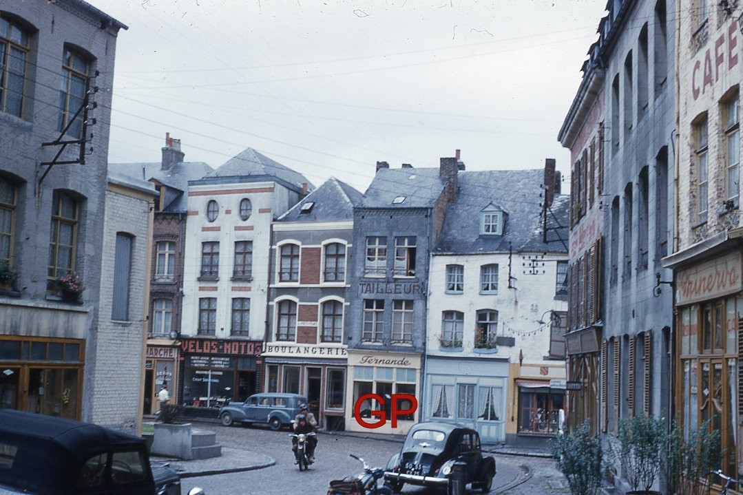 #XX166 -a Old 35mm Slide Photo- Paris France- Red Kodachrome- 1954