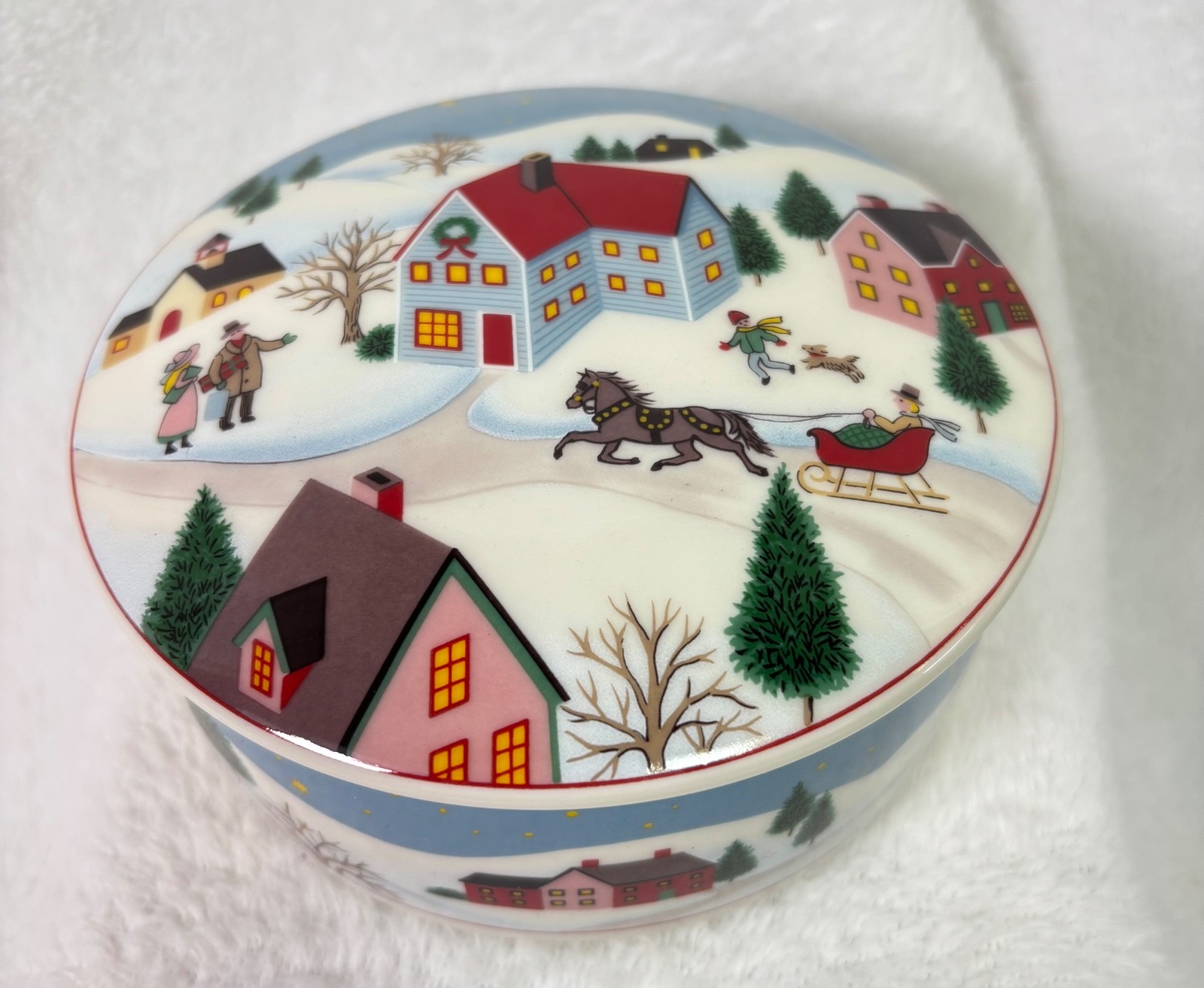 Mikasa Holiday Village Covered Trinket Box Christmas Winter Scene Japan Porcelai