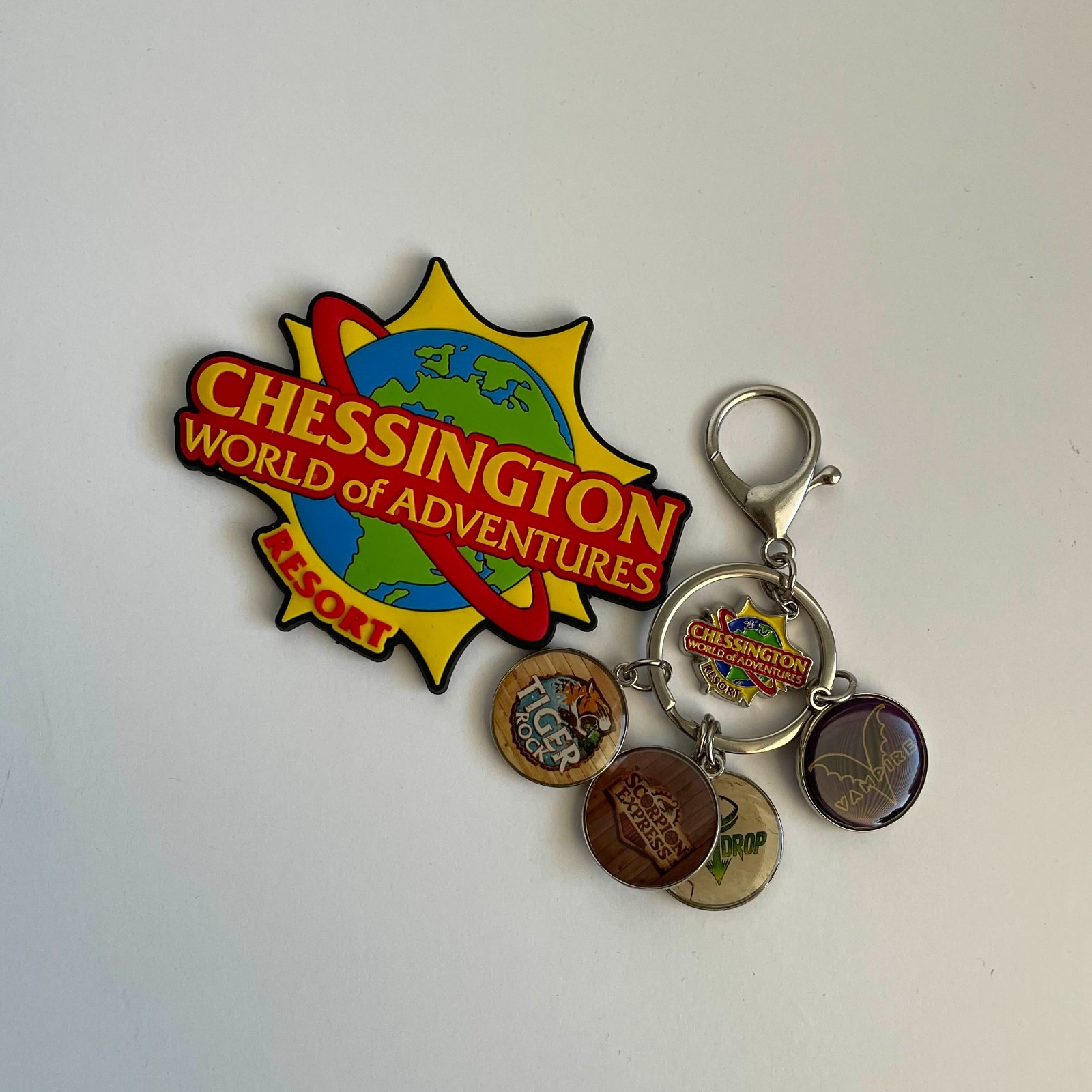 Chessington World of Adventures - Magnet & Keychain Set - UK Theme Park
