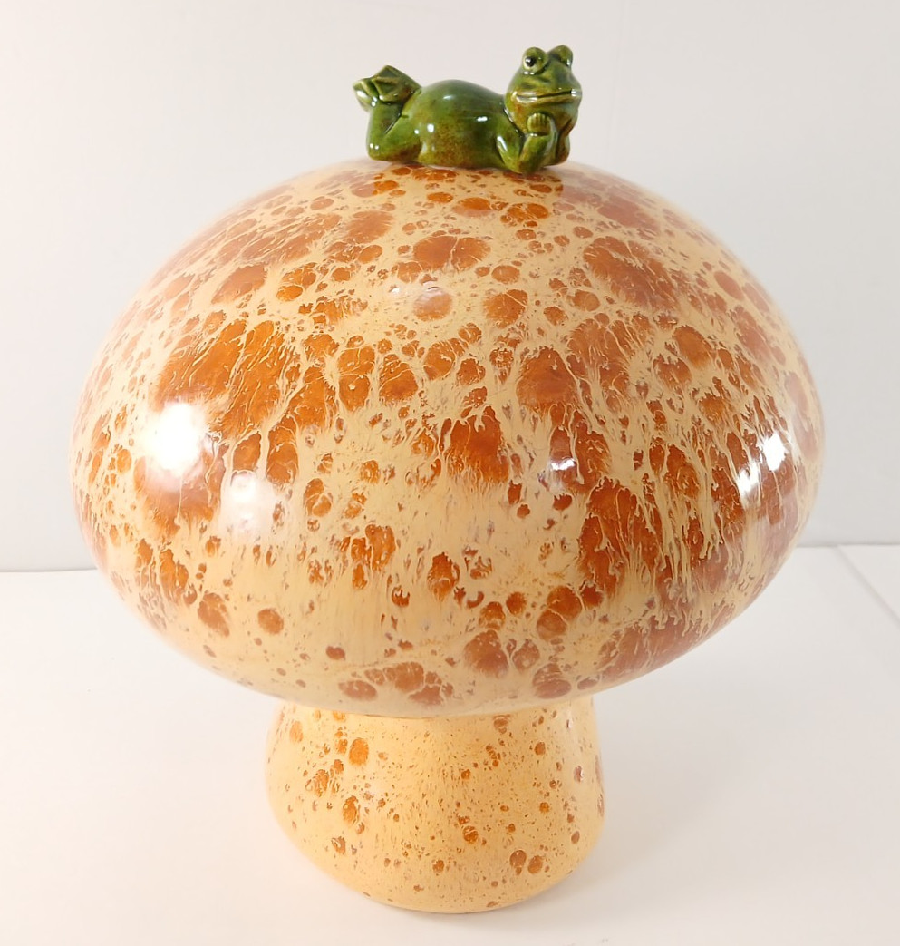 Vintage MCM Mid-Century MUSHROOM WITH HAPPY FROG Rustic Country Ceramic Figurine