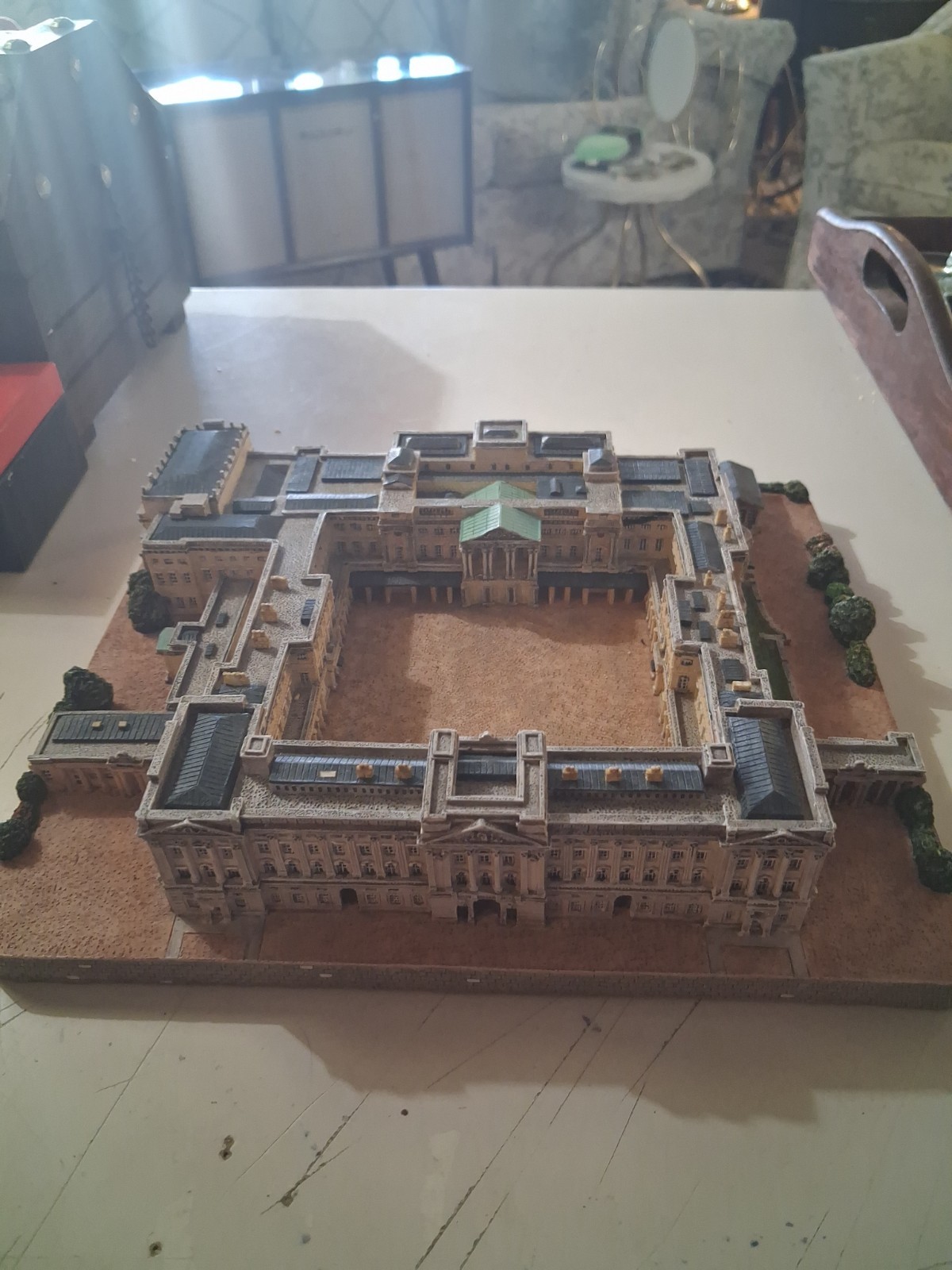 Danbury Mint Buckingham Palace Castles of the British Monarchy Model