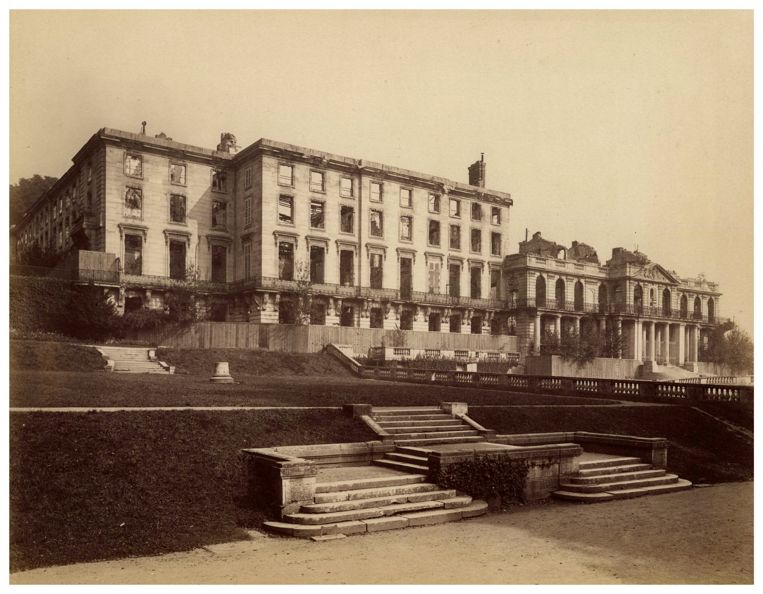 France, Saint-Cloud, Le Château après l'Incendie de 1870 vintage albumen pr