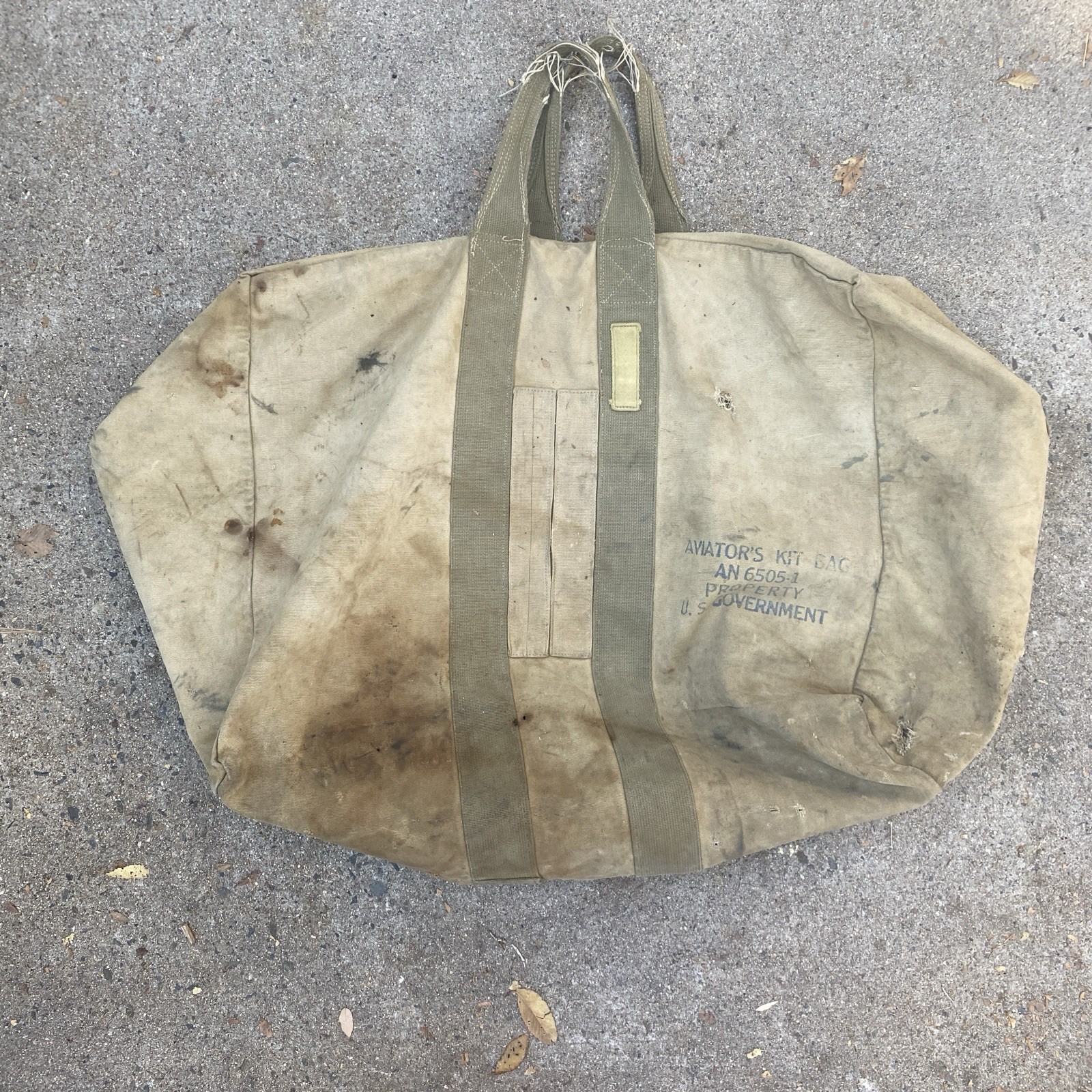 Vintage WW2 Aviator\'s Kit Bag DIstressed Stencil USAAF