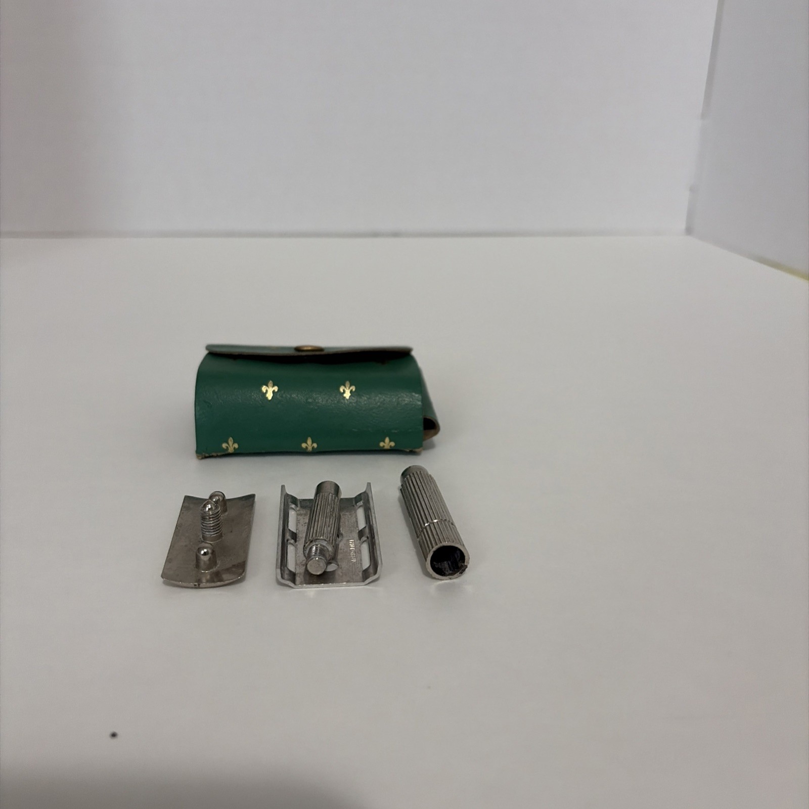 Vintage Gillette Mini Travel Safety Razor in Turquoise Leather Case