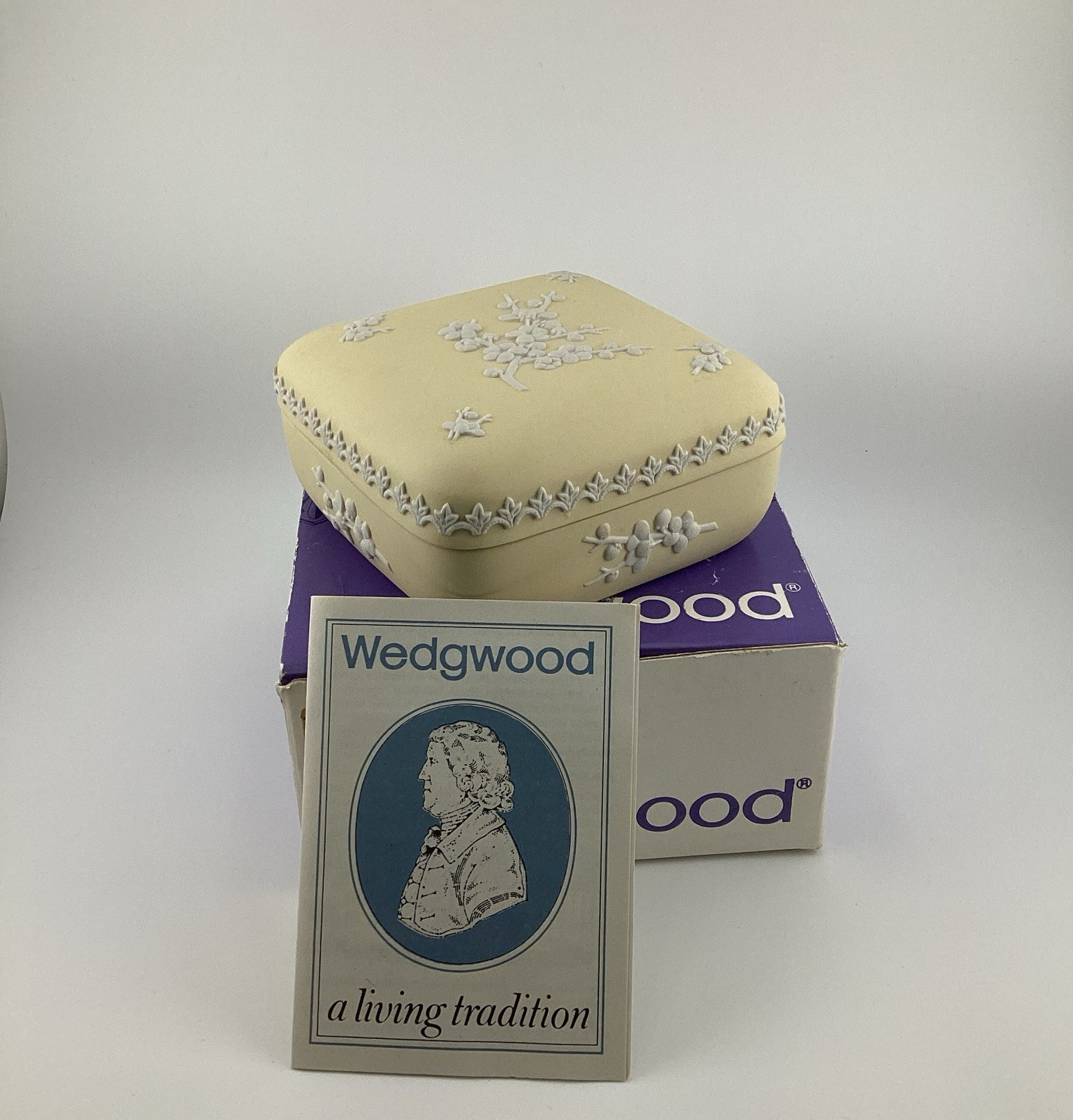 NIB Vintage Wedgwood Primrose Yellow Jasperware Square Trinket Box White Prunus
