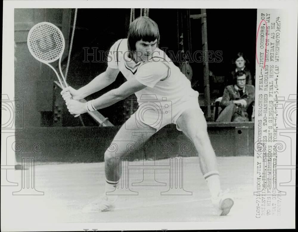 1974 Press Photo Jimmy Connors playing in Wimbledon Men\'s Singles in London.