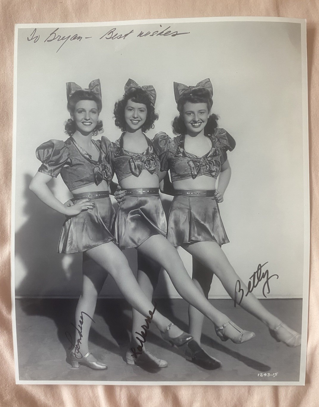 LINDSAY , LAVERNE  & BETTY THREE STOOGES HAND SIGNED AUTOGRAPH PHOTO 8 X 10 COA