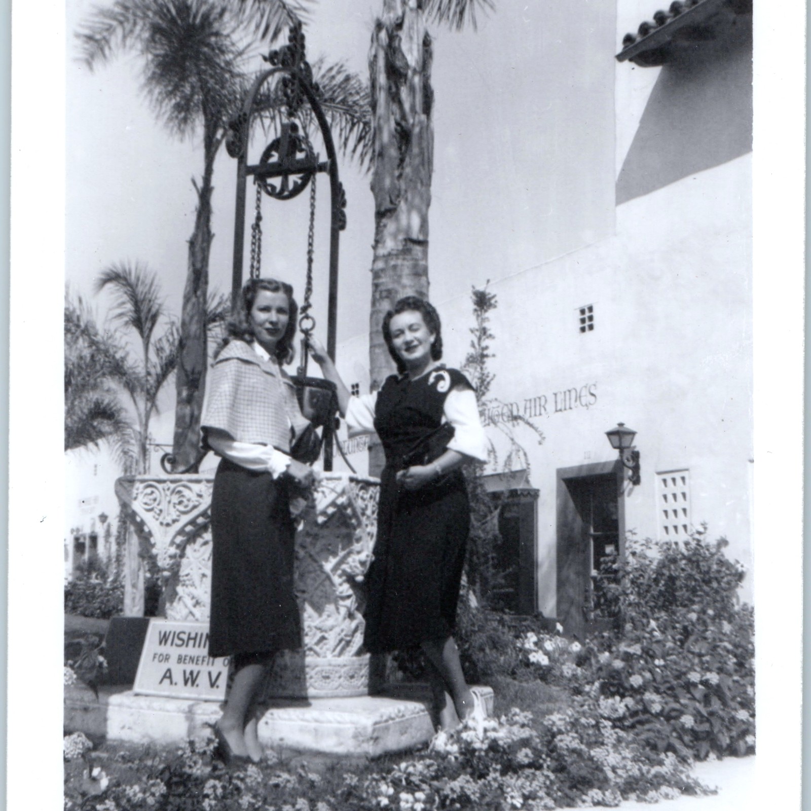 c1940s AWVS Wishing Well United Air Lines Snapshot Photo Cute Women Miami FL