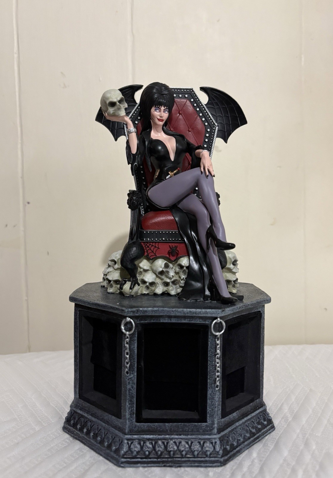 New Elvira Official Zippo Lighter Display Statue HALLOWEEN Mistress Of The Dark
