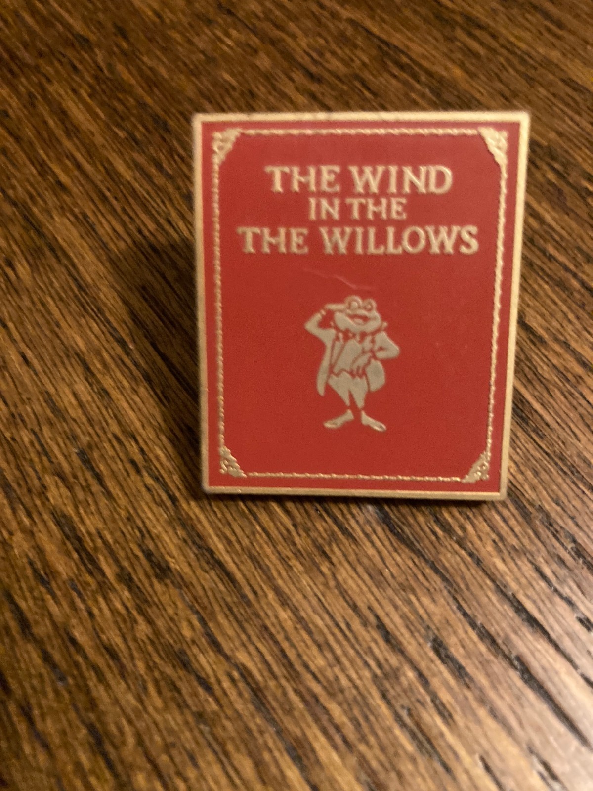 VERY RARE VINTAGE OPEN UP WIND IN THE WILLOWS/MR. TOAD STORYBOOK PIN.