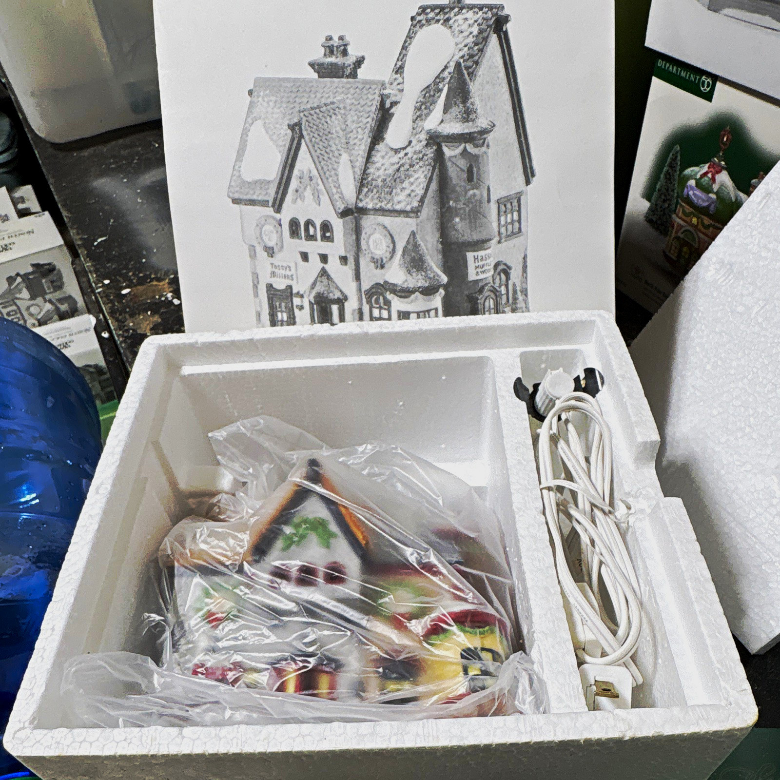 Dept 56 Heritage Village Illuminated Ceramic House Santa 1992 Boxed