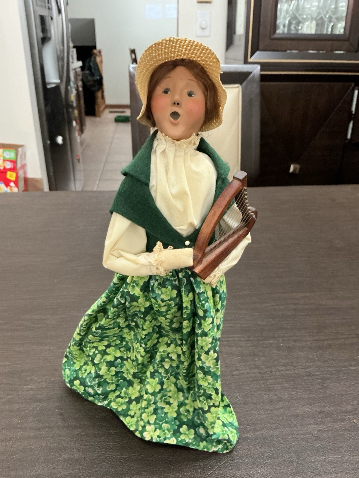 BYERS CHOICE 2002 ST. PATRICK'S DAY IRISH GIRL WITH HARP