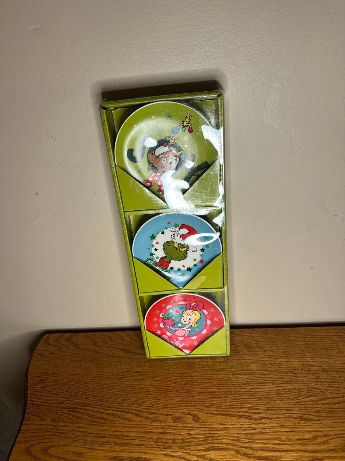 Dr. Seuss The Grinch Max Cindy Lou Christmas 3 5 Inch Decorative Plate Set new Dr. Seuss The Grinch Max Cindy Lou Christmas 3 5 Inch Decorative Plate Set new