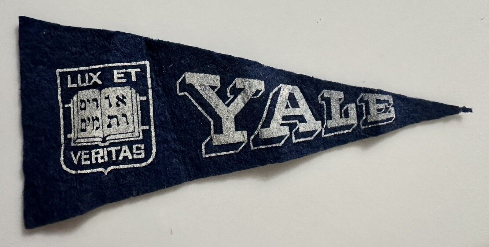 Vintage Yale University College Luxe Et Veritas 8” Mini Felt Pennant Banner Flag