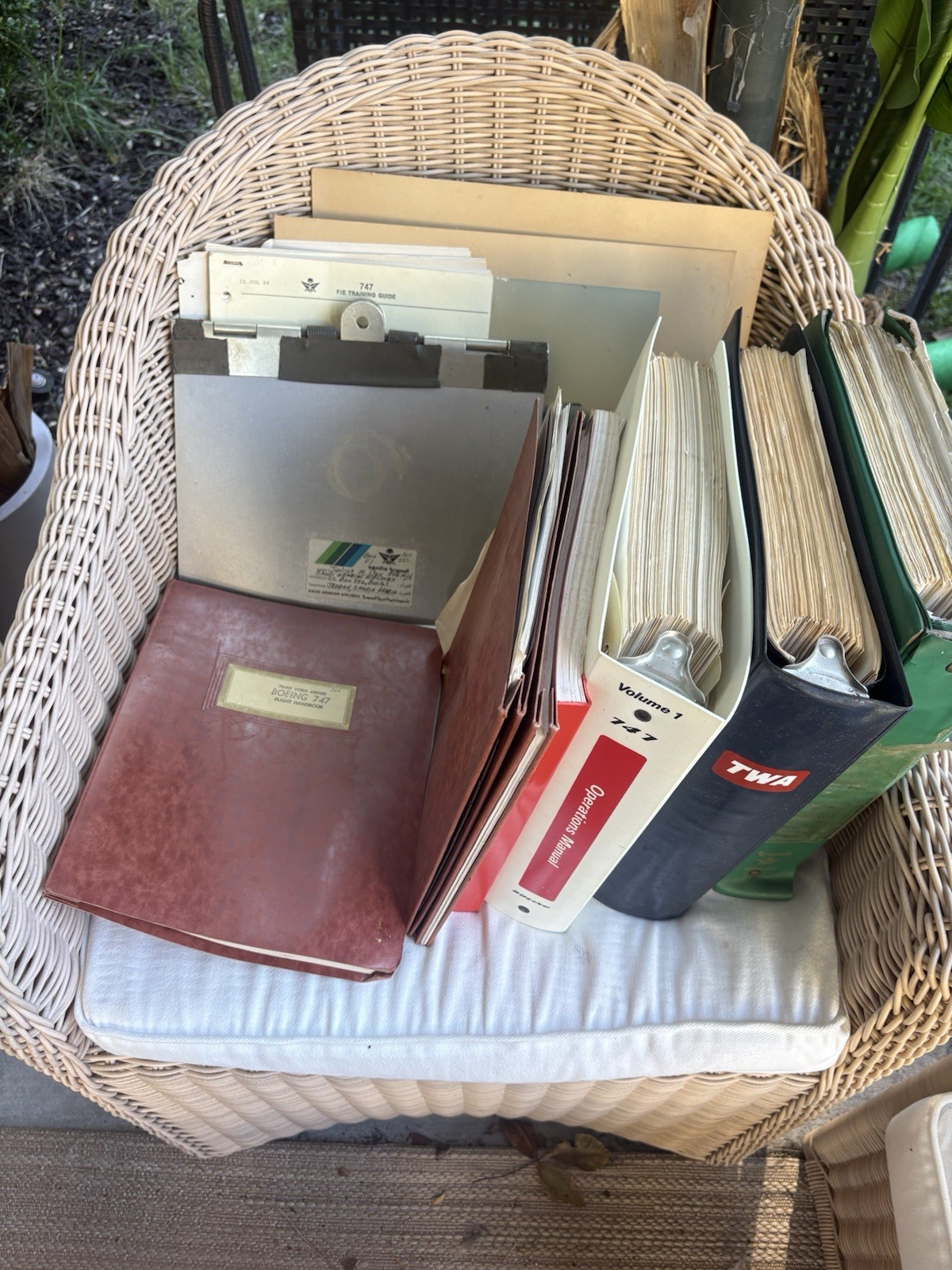 Vintage 747 Manual Lot Pilot Grouping