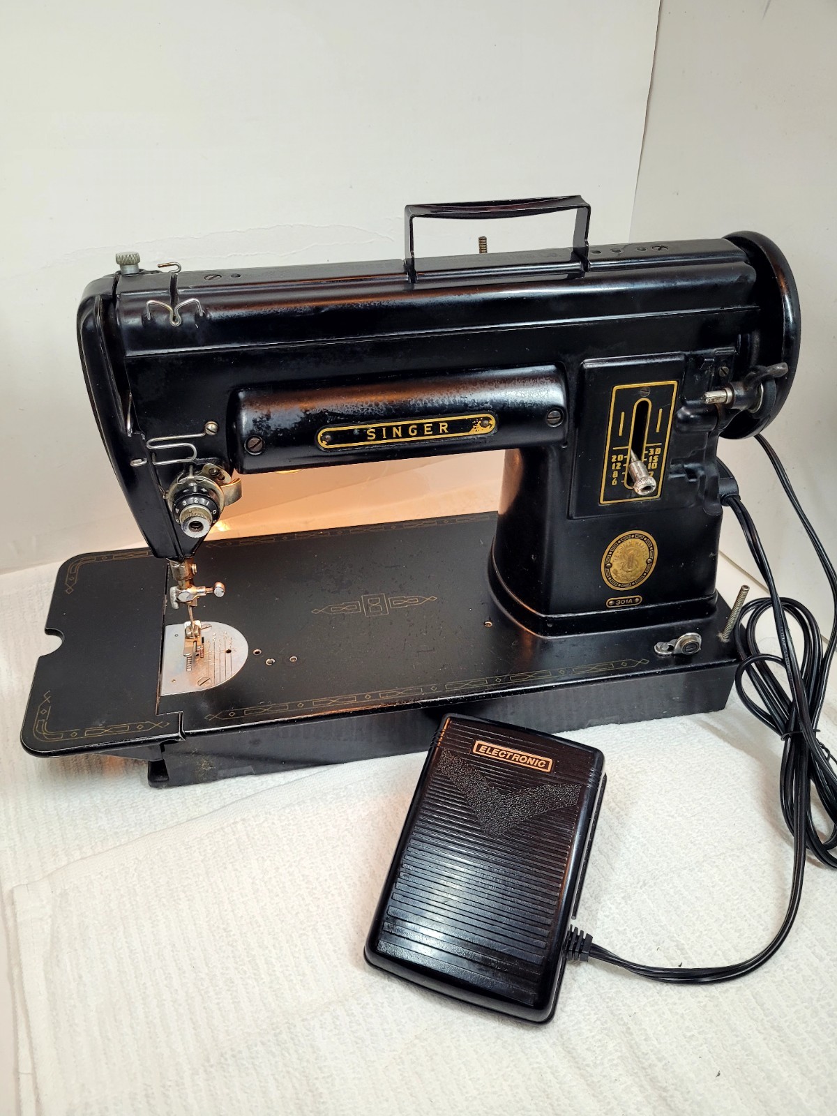 Vintage Black Singer 301a Short Bed Sewing Machine With Pedal Runs Great