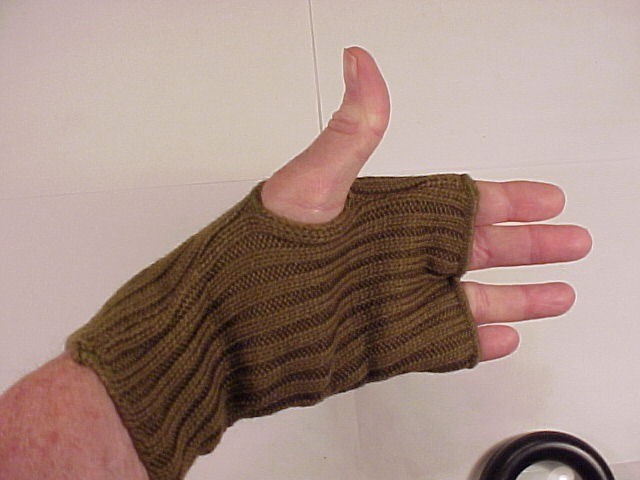 ORIG'L & VG Condition WWI Home Front Green Knit Wool 