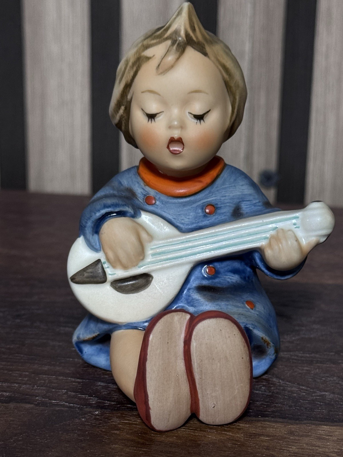 Vintage Hummel Joyful Figurine Tkm 3