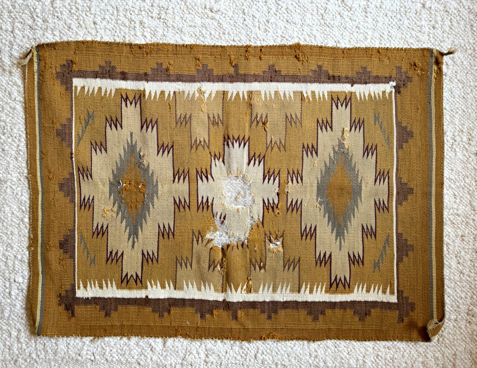 Navajo rug 39”x27”