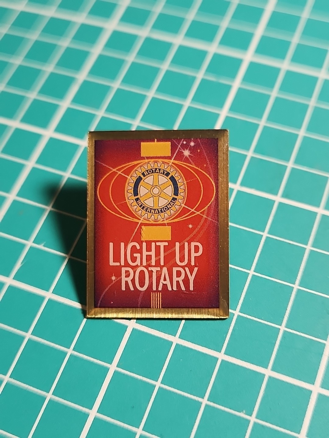 Vtg Rotary International Light Up Rotary Gold Tone Lapel Pin