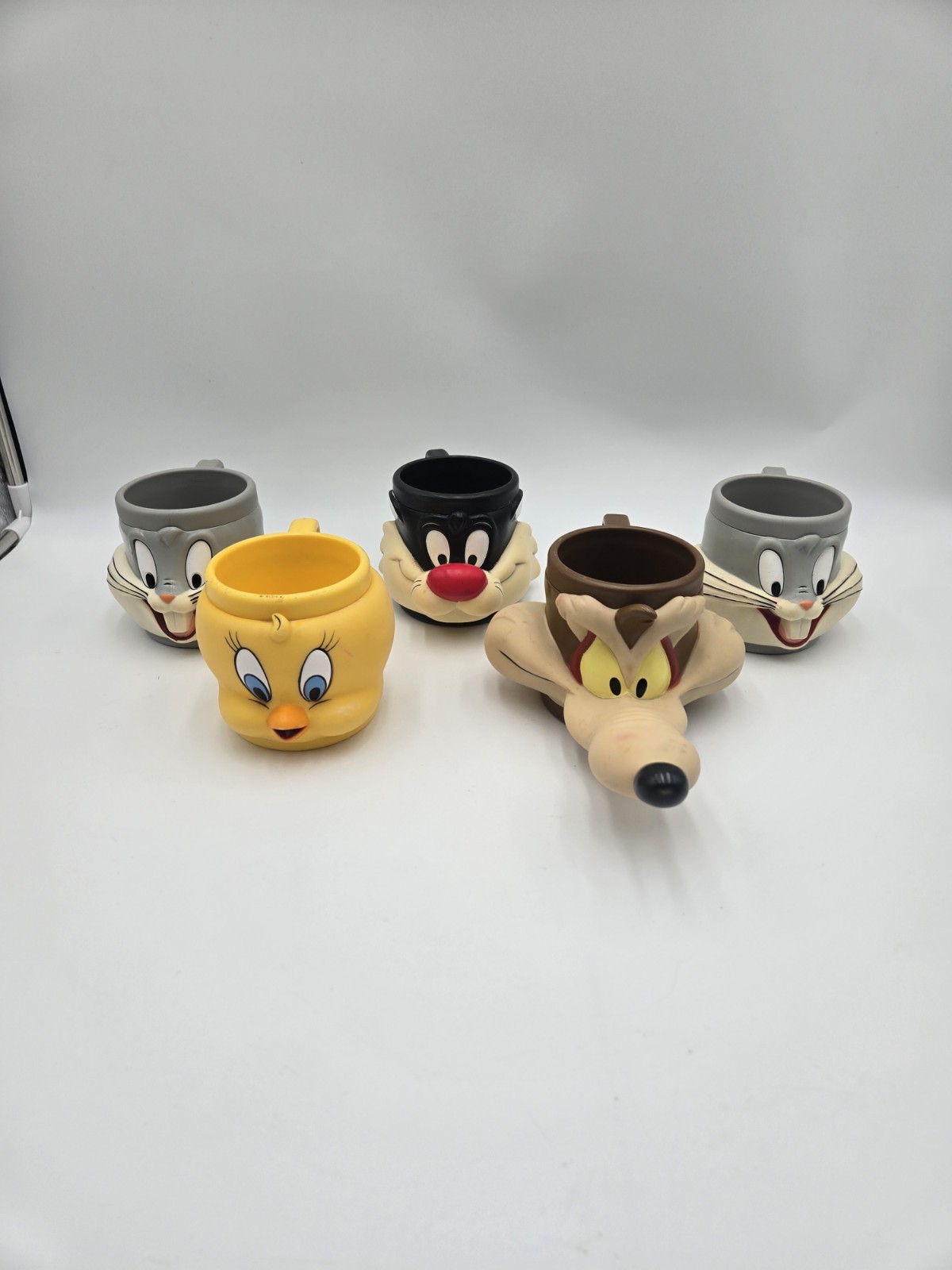Vintage 1992 Looney Tunes 3D Plastic Mugs Lot of 5 Bugs Bunny Tweety Coyote WB