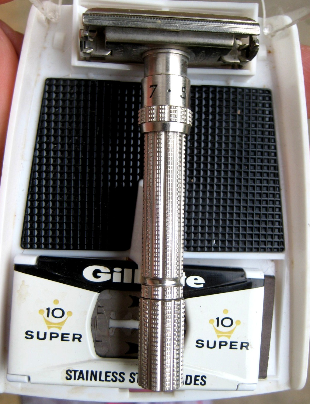 Vintage 1967 M1 ~ GILLETTE SAFETY RAZOR ~ Adjustable SLIM ~ in CASE Complete