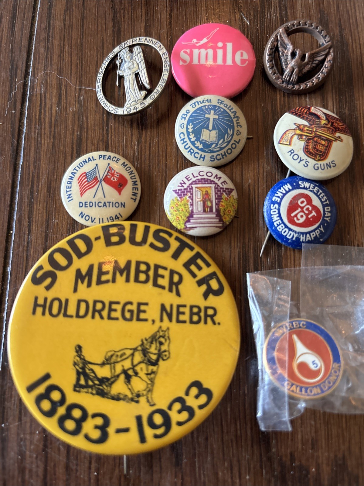 Vintage Pin Lot 10pc - WWII Ruptured Duck, 1945 Swiss Ski, Roy's Guns Premium