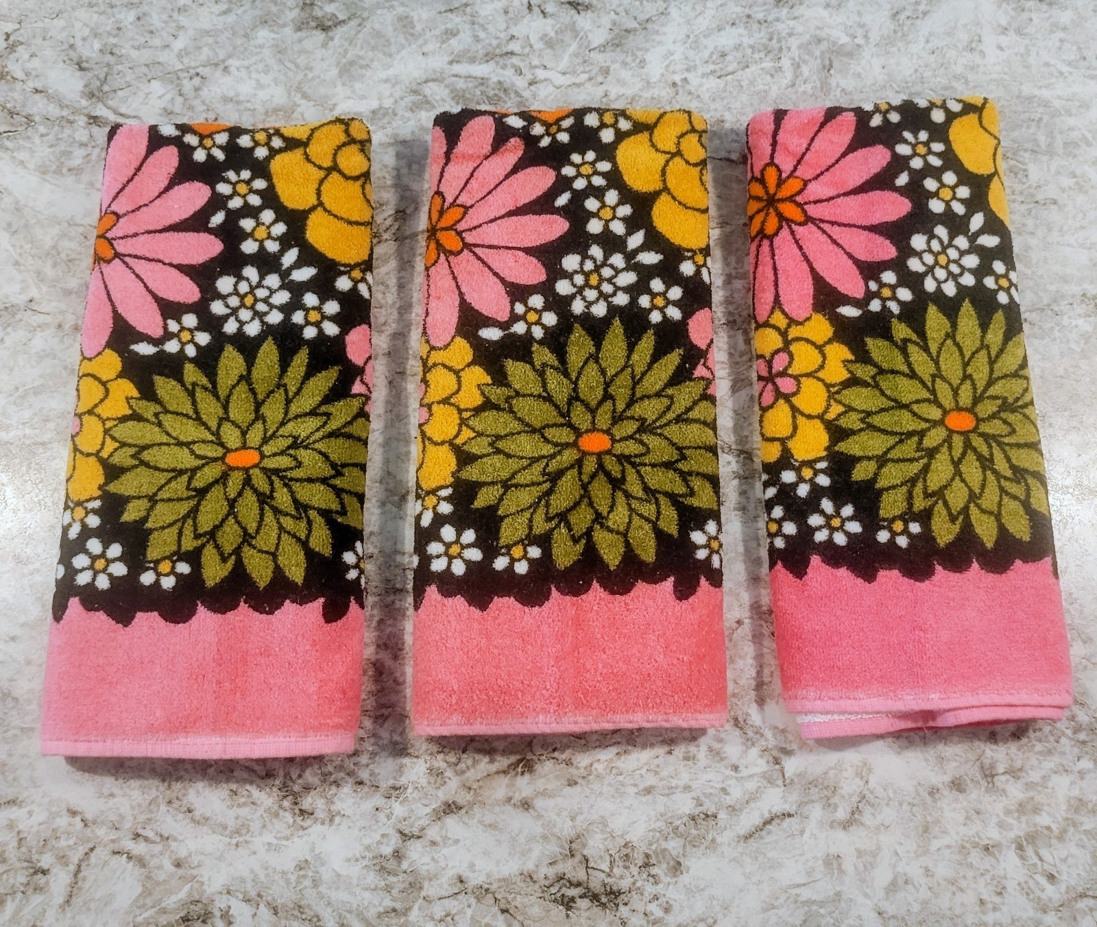 Vintage 70s Fieldcrest Flower Power Hand Towels Set of 3 Pink Black Groovy Mod